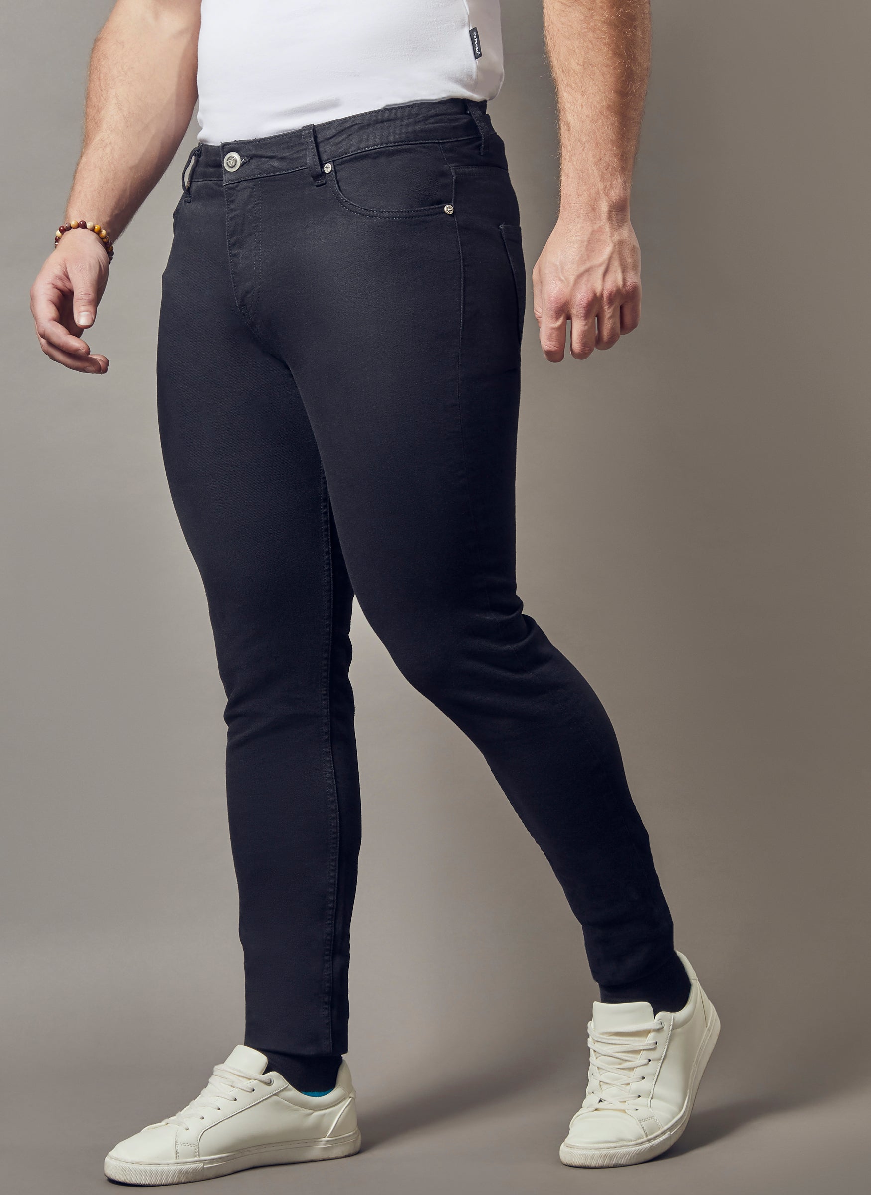 Men Solid Carrot Fit Jeans - Black | Benetton